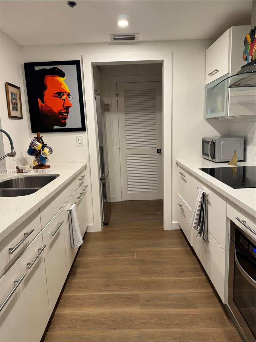 THE LINCOLN CONDO - Residential
