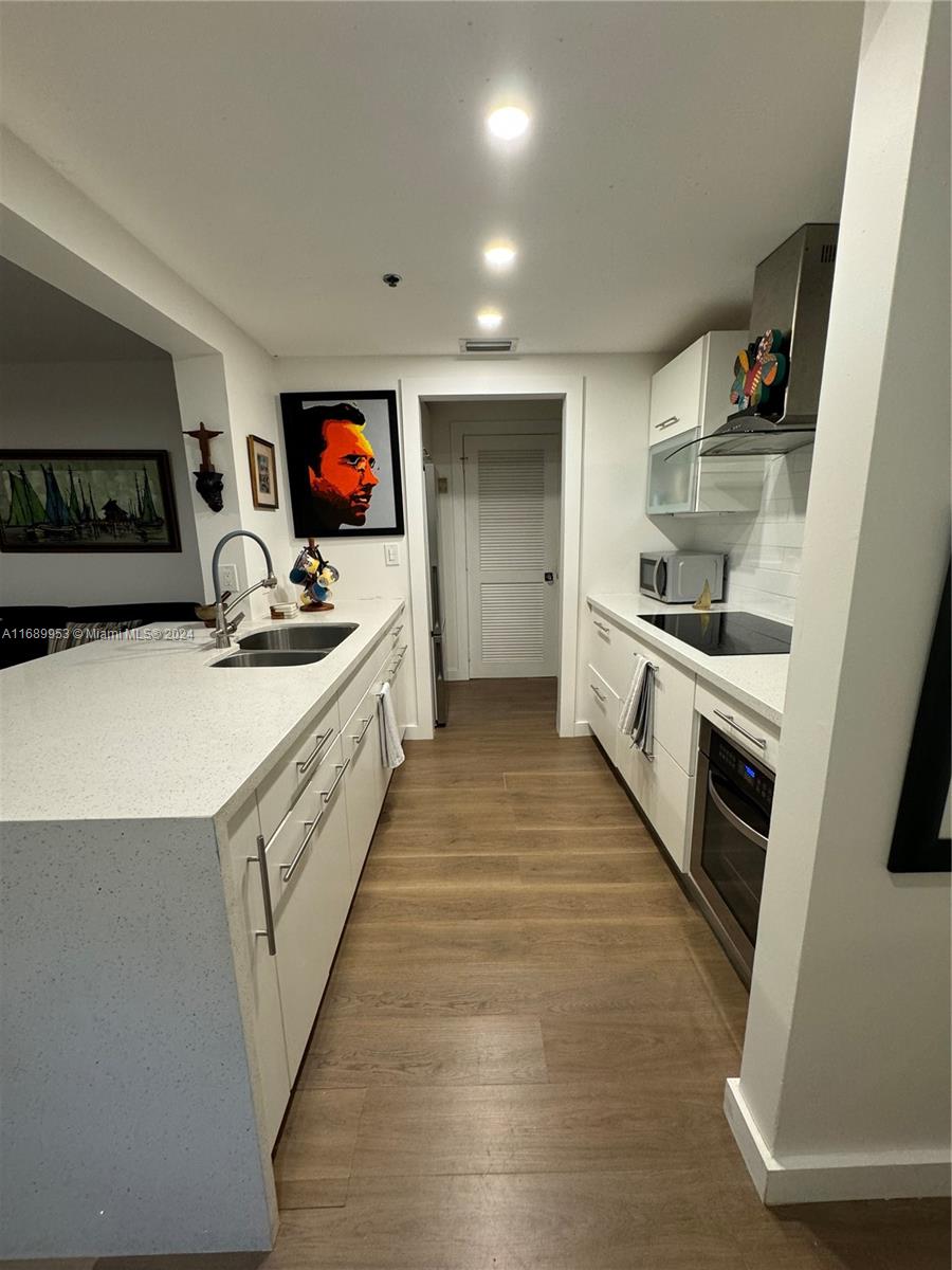 THE LINCOLN CONDO - Residential