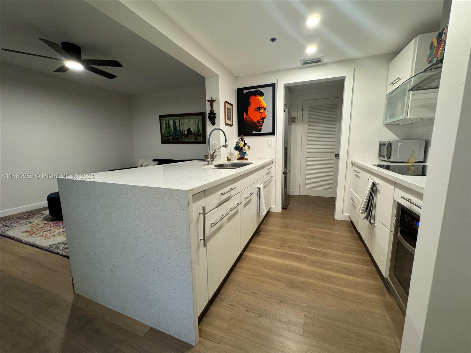 THE LINCOLN CONDO - Residential