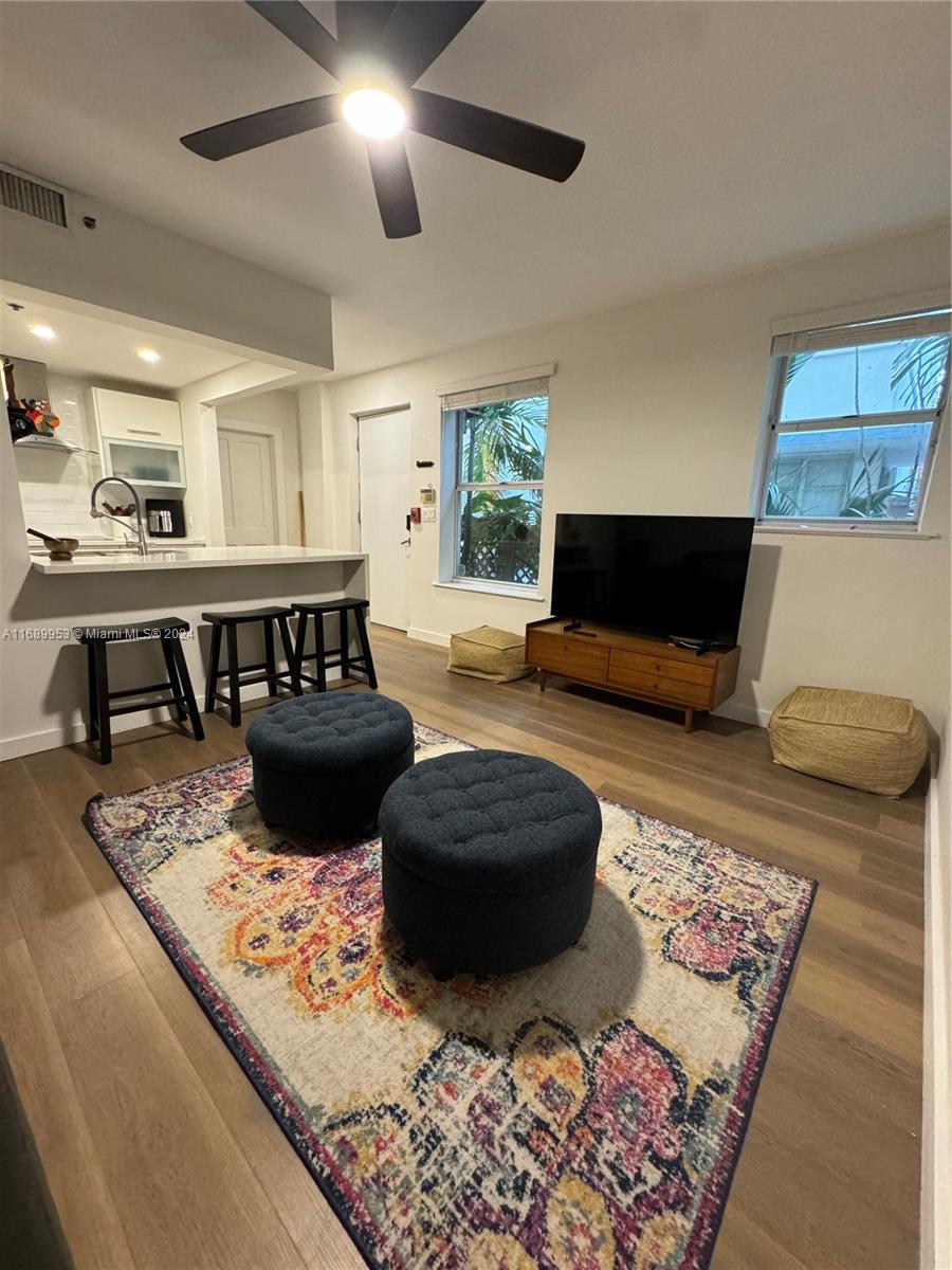 THE LINCOLN CONDO - Residential