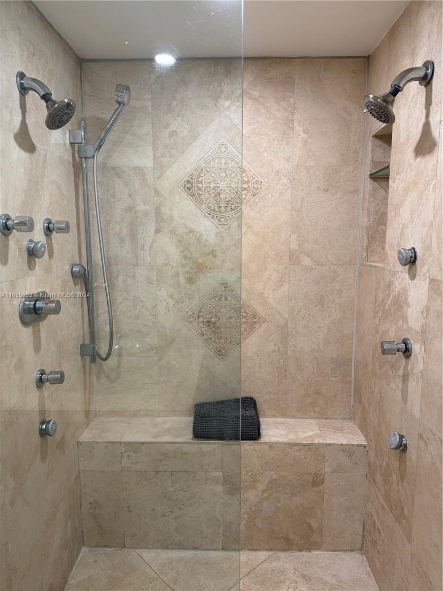 THE LINCOLN CONDO - Residential