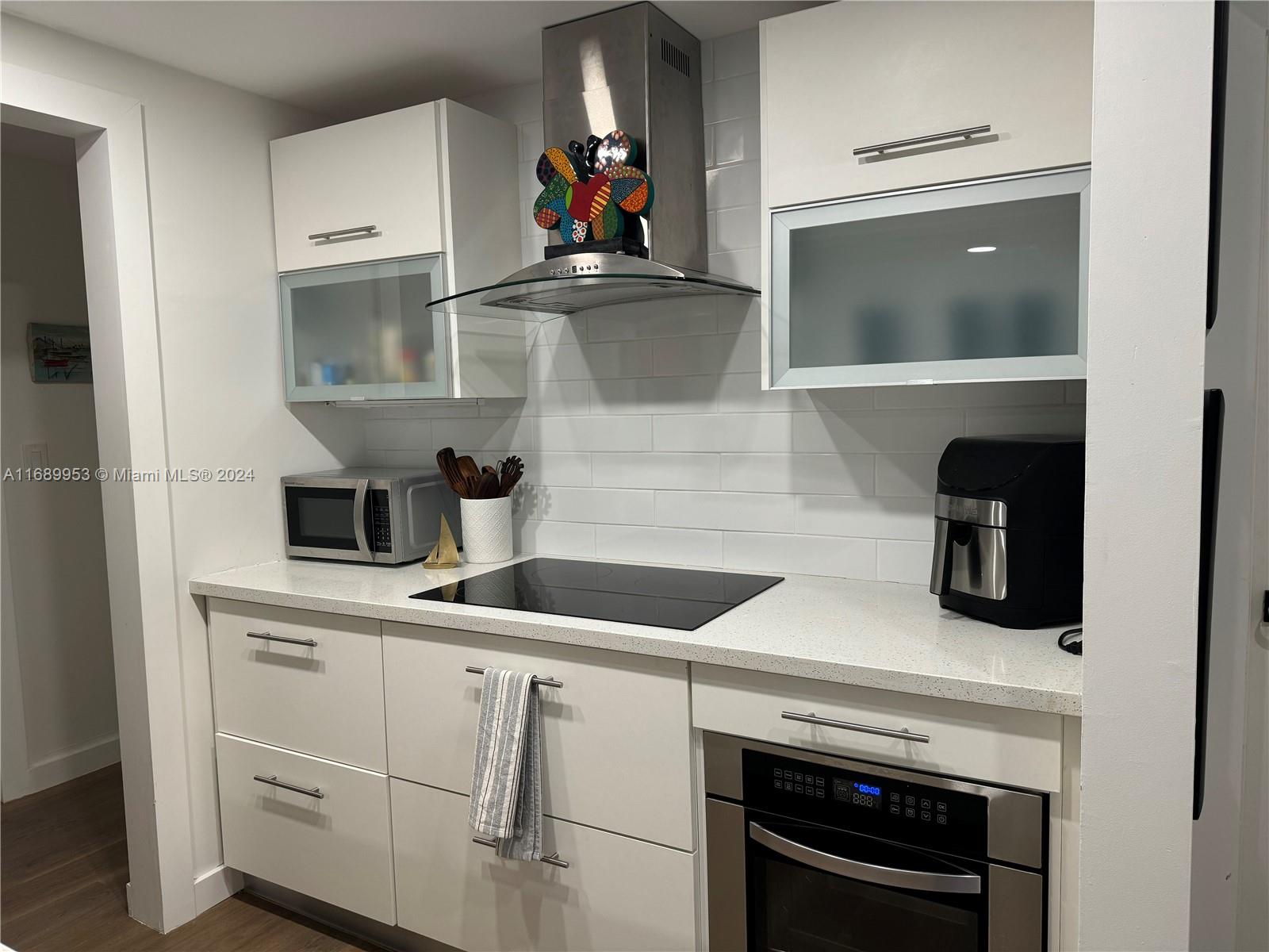 THE LINCOLN CONDO - Residential