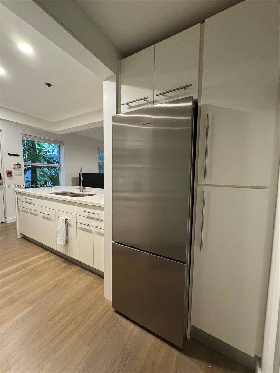 THE LINCOLN CONDO - Residential