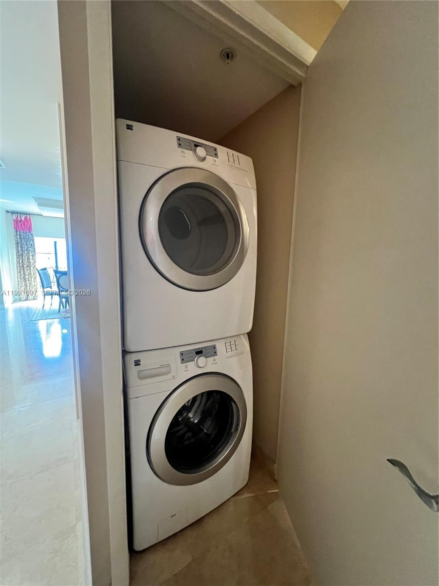 FOUNTAINS ON OCEAN BOULEV - Residential Lease