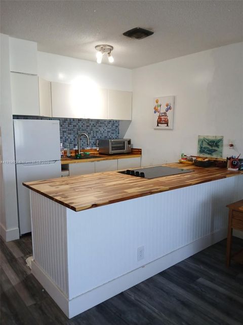 Photo of 1000 SW 10th Ter #17P, Hallandale Beach, FL 33009 (MLS # A11919671)