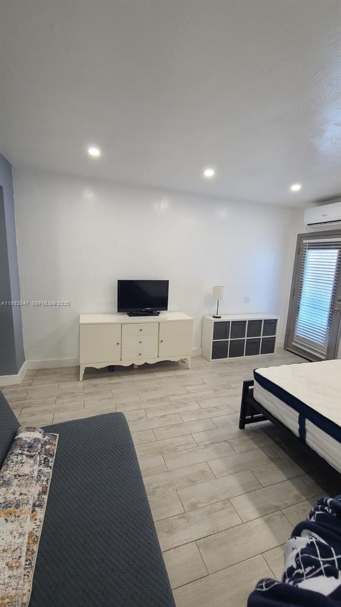 EL CHIOGGIOTTO CONDO - Residential Lease