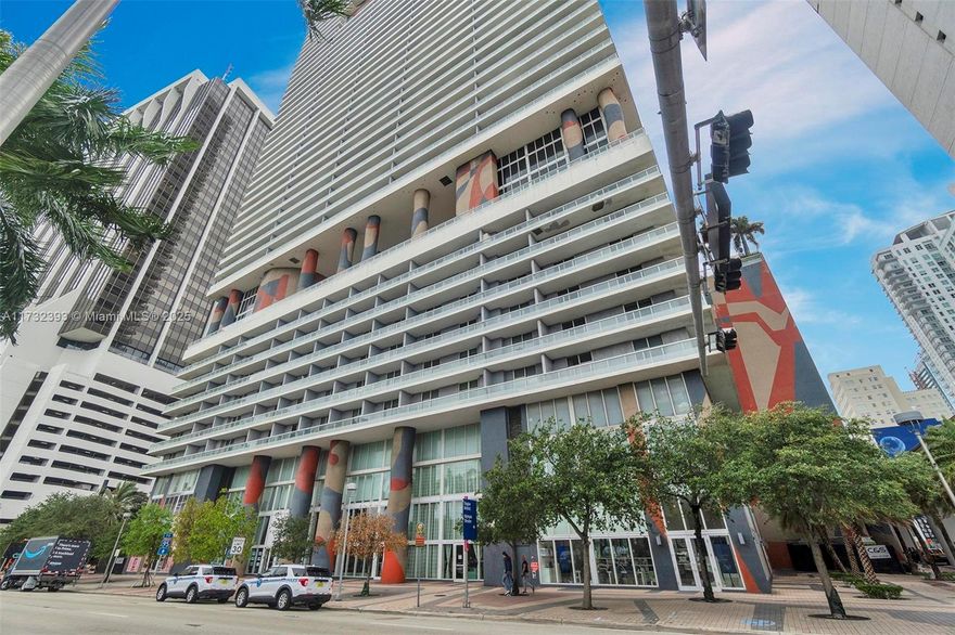 FULLY FURNISHED 2-2, 1 BEDROOM, 1 DEN, 2 FULL BATHROOMS. CORNER RESIDENCE AT 50 BISCAYNE TOWER, BALCONY FEATURES BEAUTIFUL CITY VIEWS. 1 ASSIGNED PARKING SPOT, AMAZING AMENITIES, A SWIMMING POOL, JACUZZI, GYM, PILATES ROOM, CLUBHOUSE, GRILL, BUSINESS CENTER/WORK SPACE, SAUNA, STEAM ROOM, SPA, ETC. PRIME LOCATION STEPS AWAY FROM BAYSIDE PARK, BAYSIDE MALL, AND THE KASEYA ARENA. 3 MINUTES FROM BRICKELL CITY CENTRE, 10 MINUTES FROM WYNWOOD DISTRICT, AND 10 MINUTES FROM SOUTH BEACH BY CAR. PET-FRIENDLY. INTERNET/WIFI, CABLE, AND WATER INCLUDED.