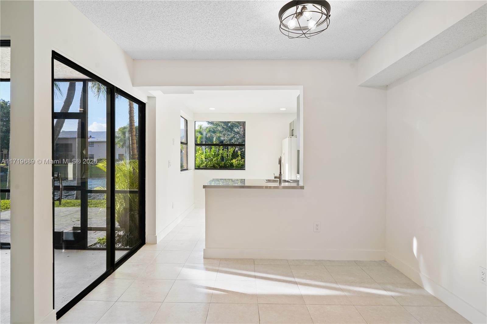 1160 Washington Cir 1160F, Homestead, Miami-Dade County, Florida - 2 Bedrooms  
2 Bathrooms - 