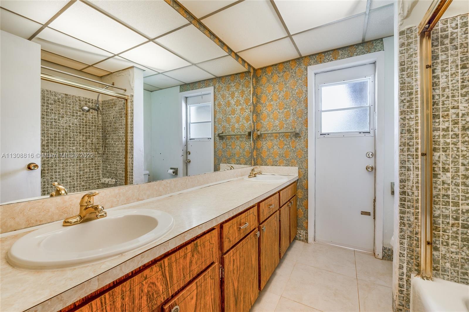 PINE NEEDLE ESTATES SEC T - Residential