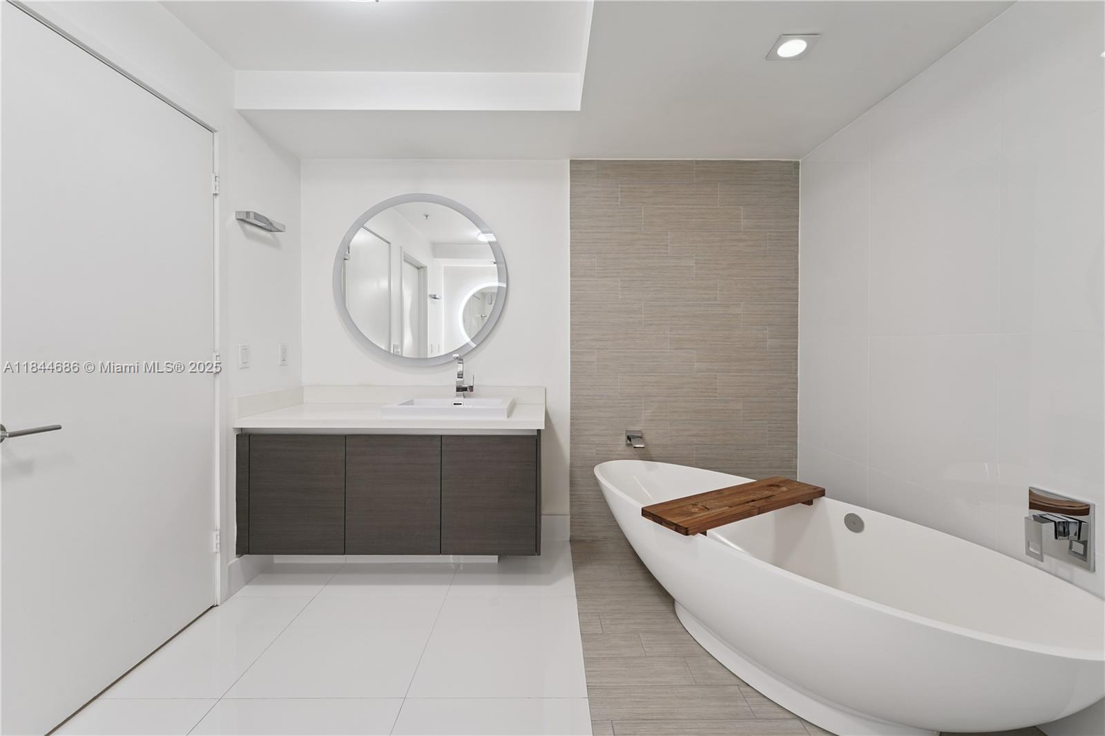 PARQUE TOWERS CONDO - Residential