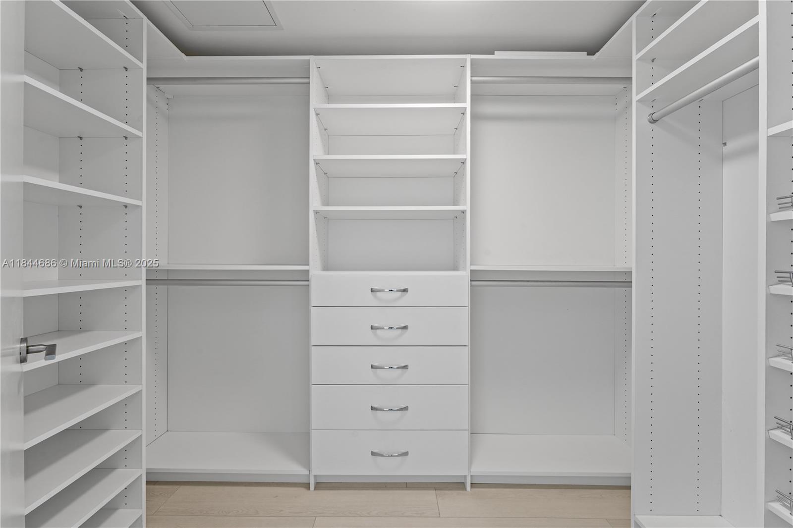 PARQUE TOWERS CONDO - Residential