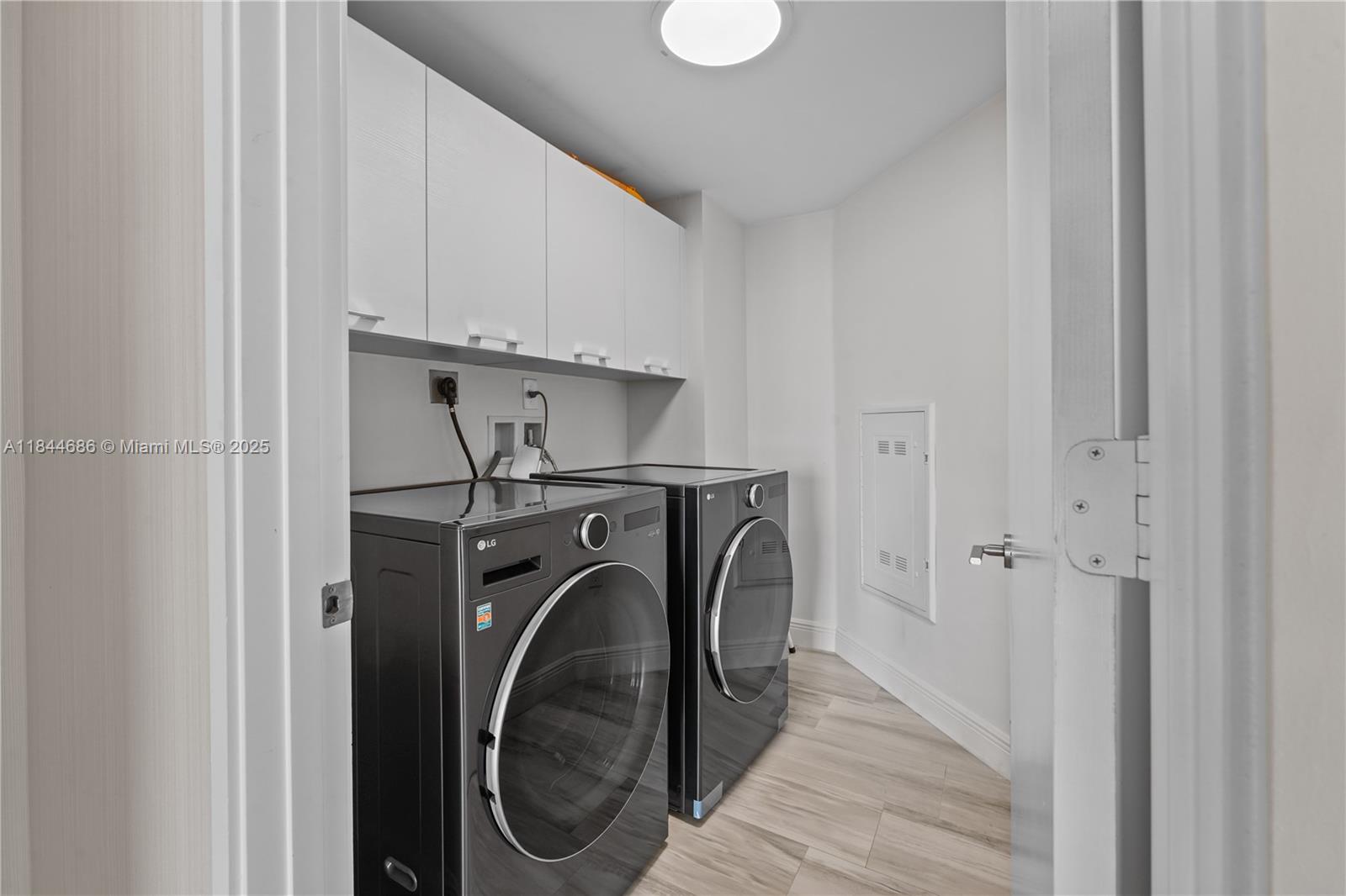 PARQUE TOWERS CONDO - Residential