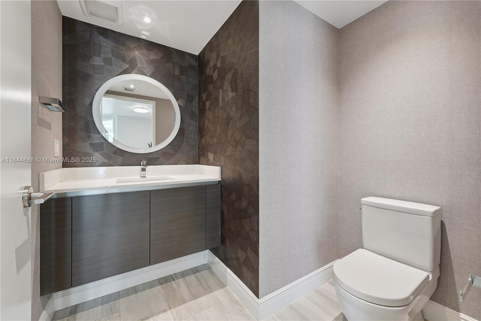 PARQUE TOWERS CONDO - Residential