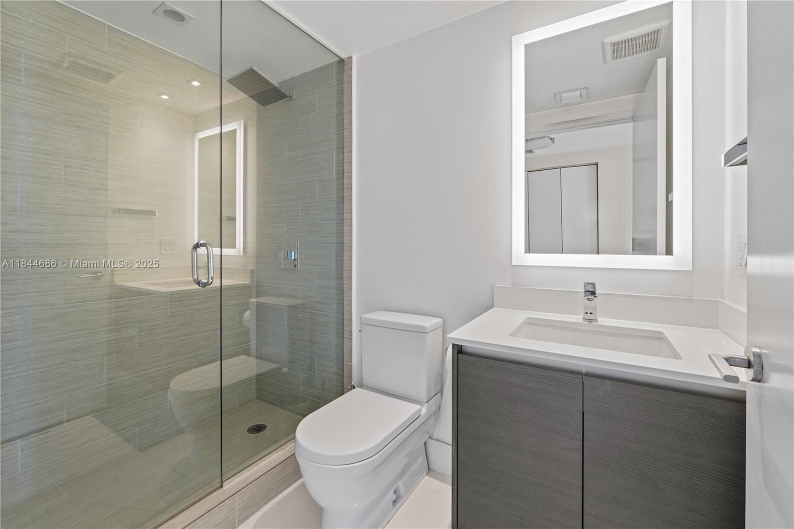 PARQUE TOWERS CONDO - Residential