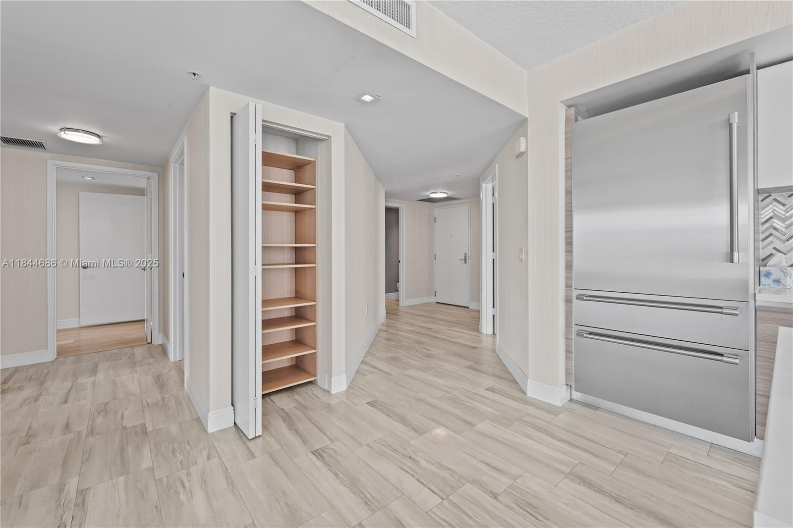 PARQUE TOWERS CONDO - Residential