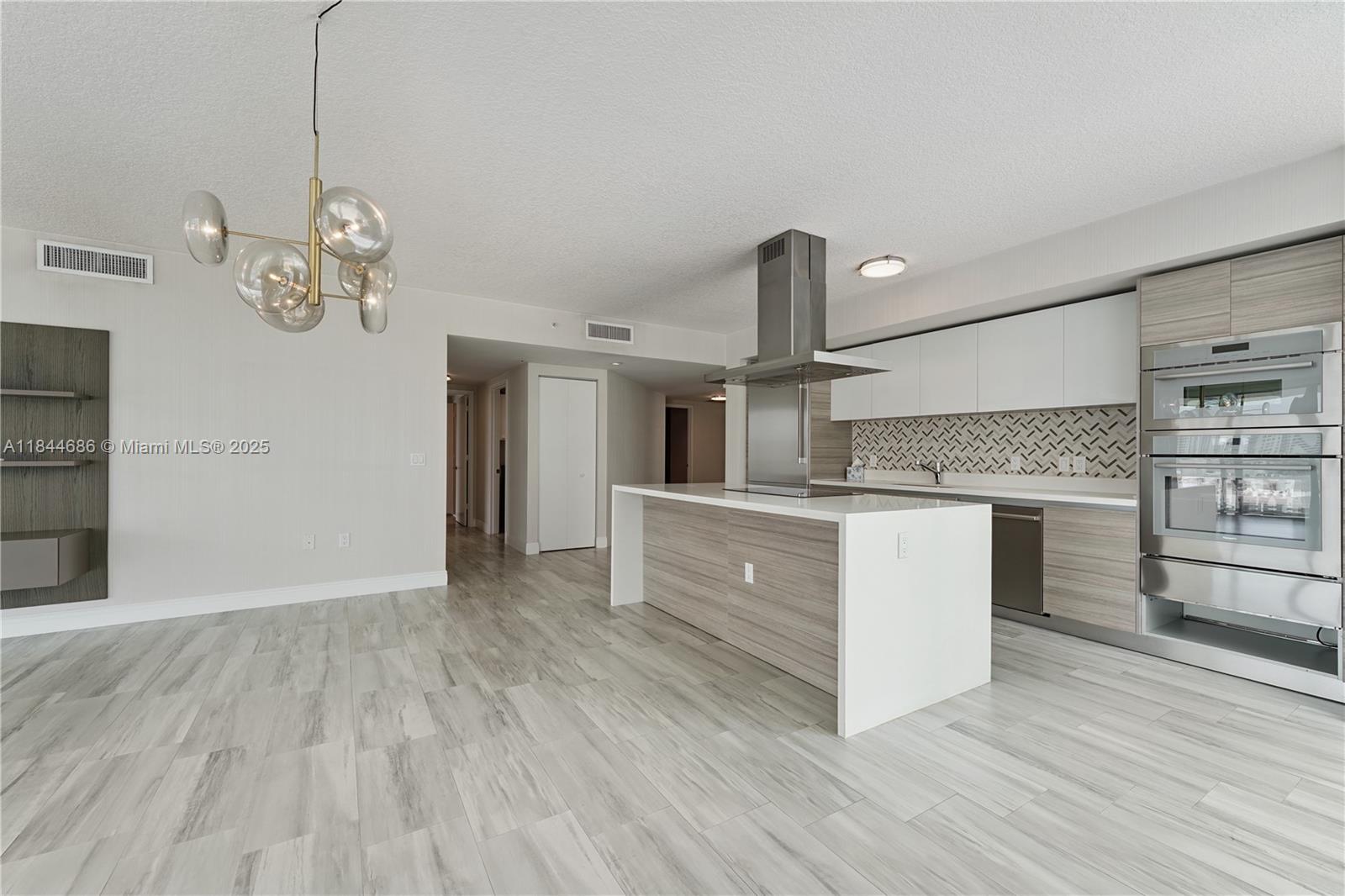 PARQUE TOWERS CONDO - Residential