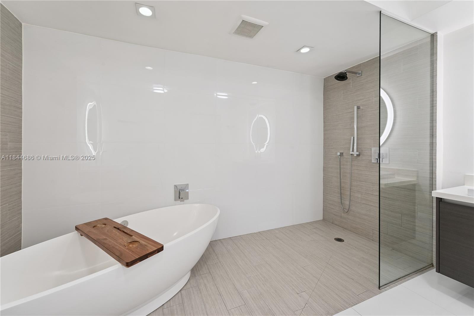 PARQUE TOWERS CONDO - Residential