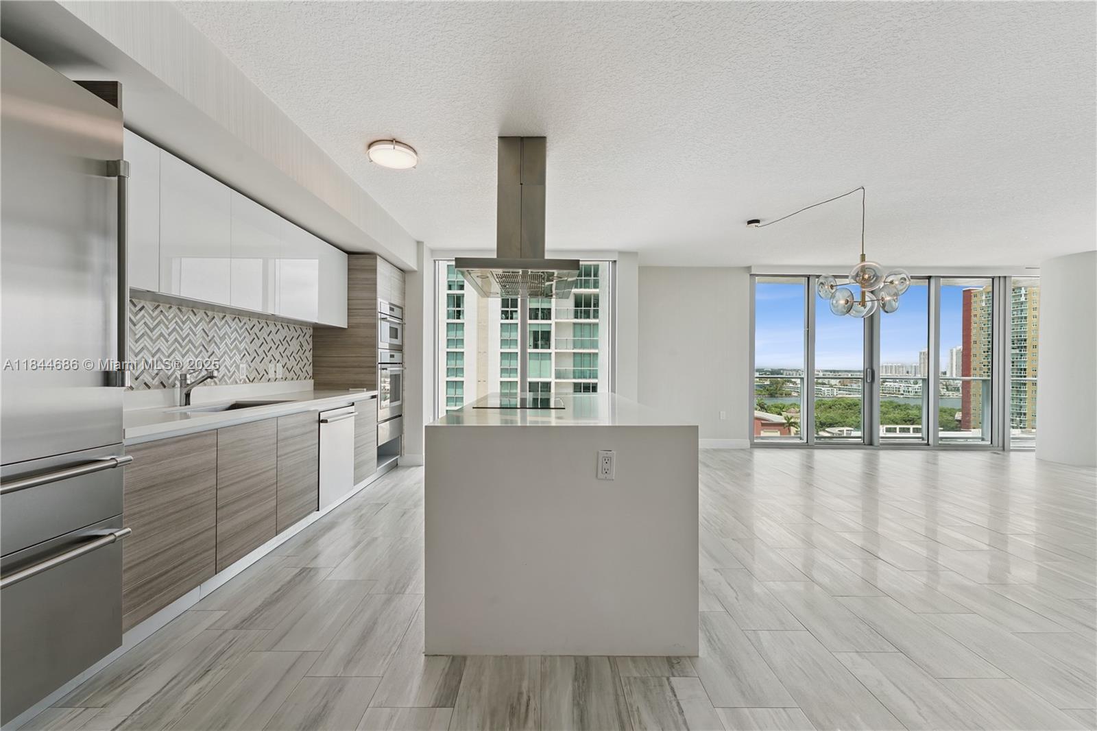 PARQUE TOWERS CONDO - Residential