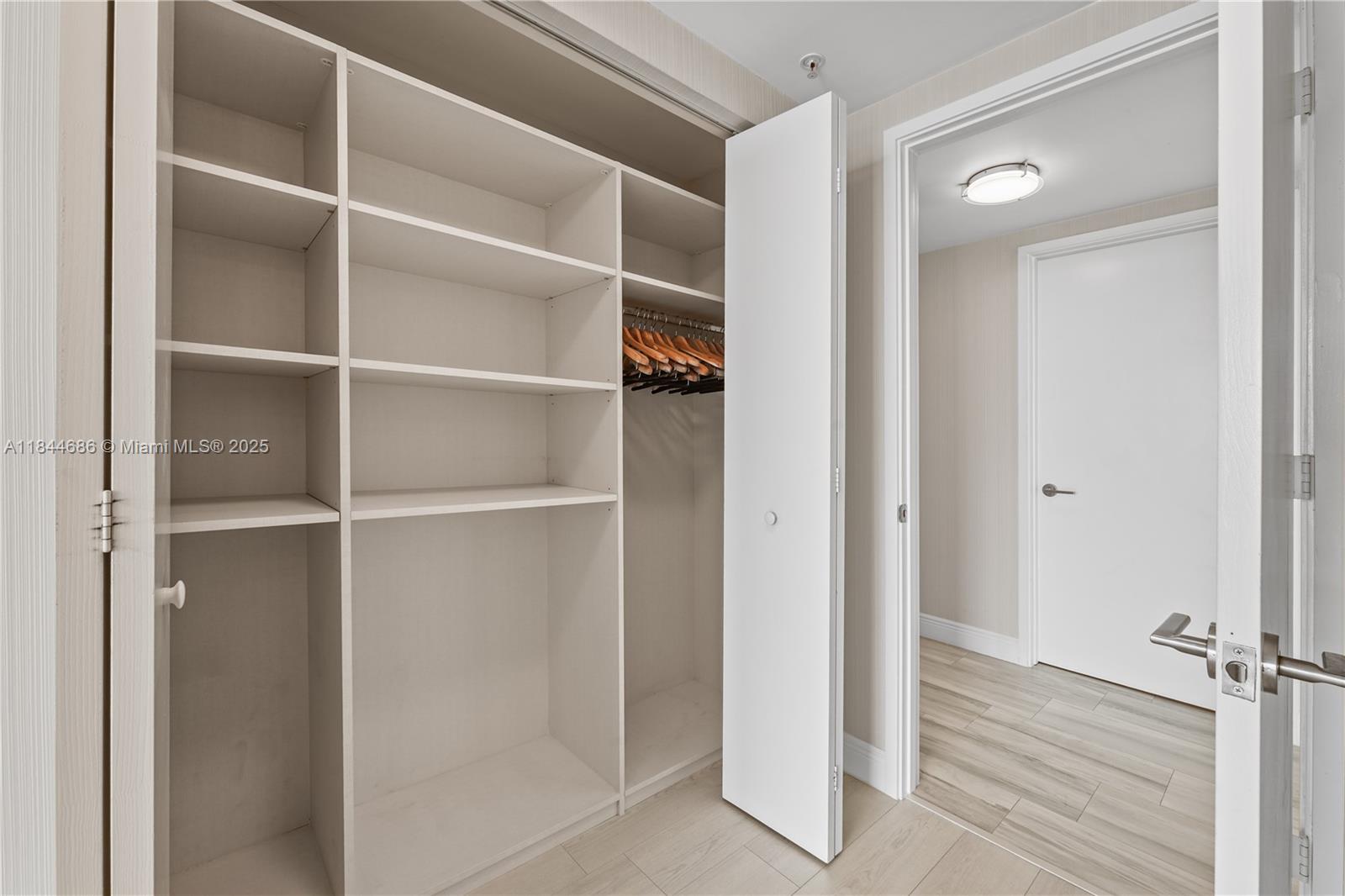 PARQUE TOWERS CONDO - Residential