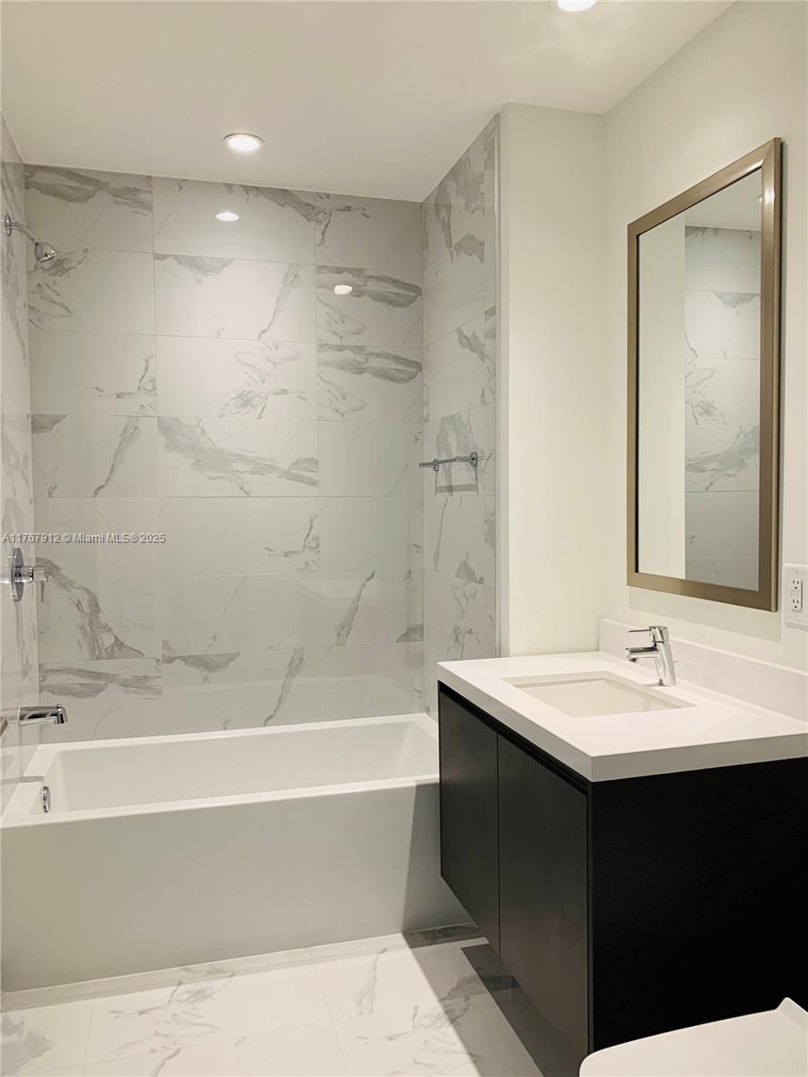 PARAMOUNT MIAMI WORLDCENT - Residential