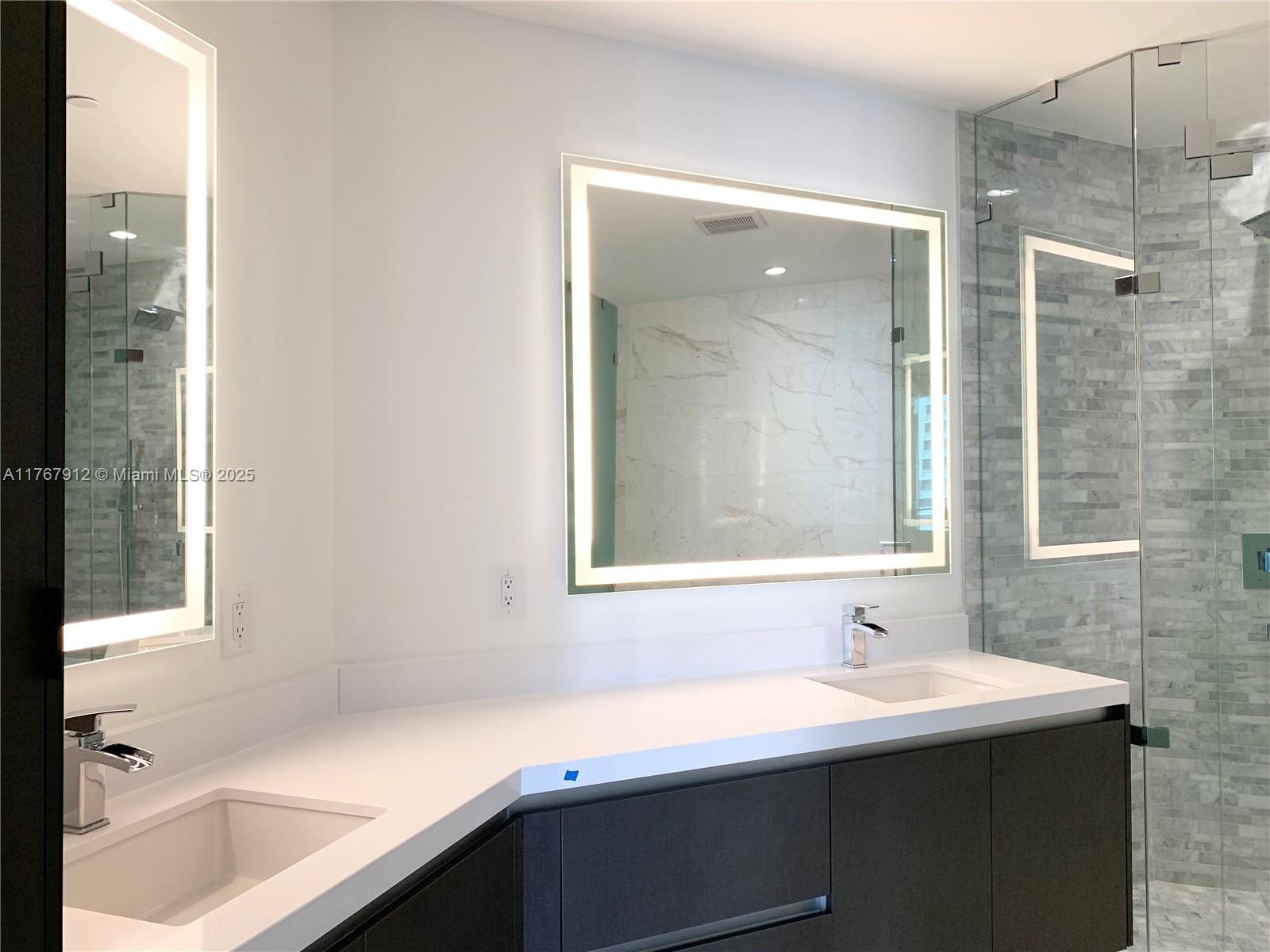PARAMOUNT MIAMI WORLDCENT - Residential