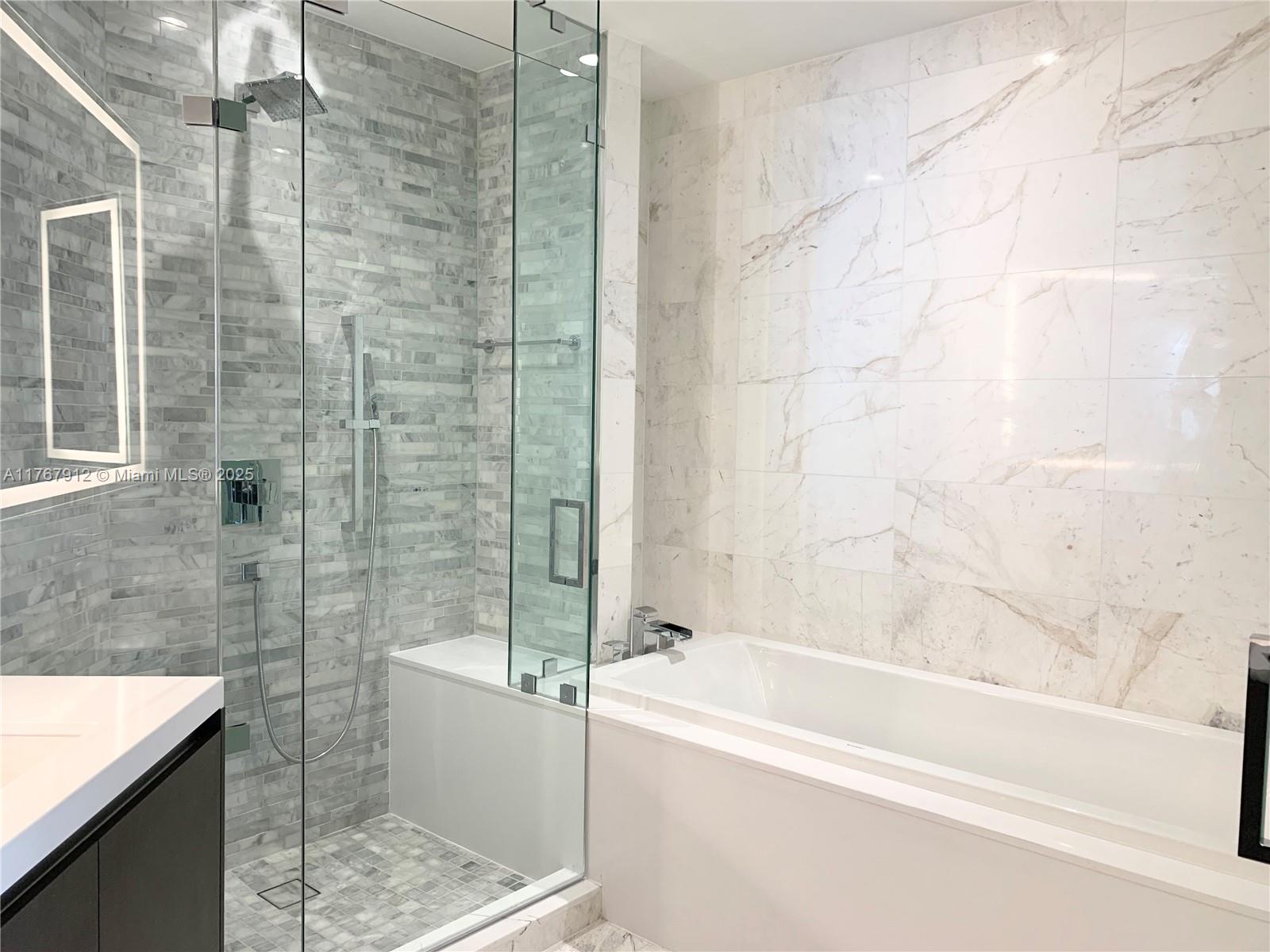 PARAMOUNT MIAMI WORLDCENT - Residential