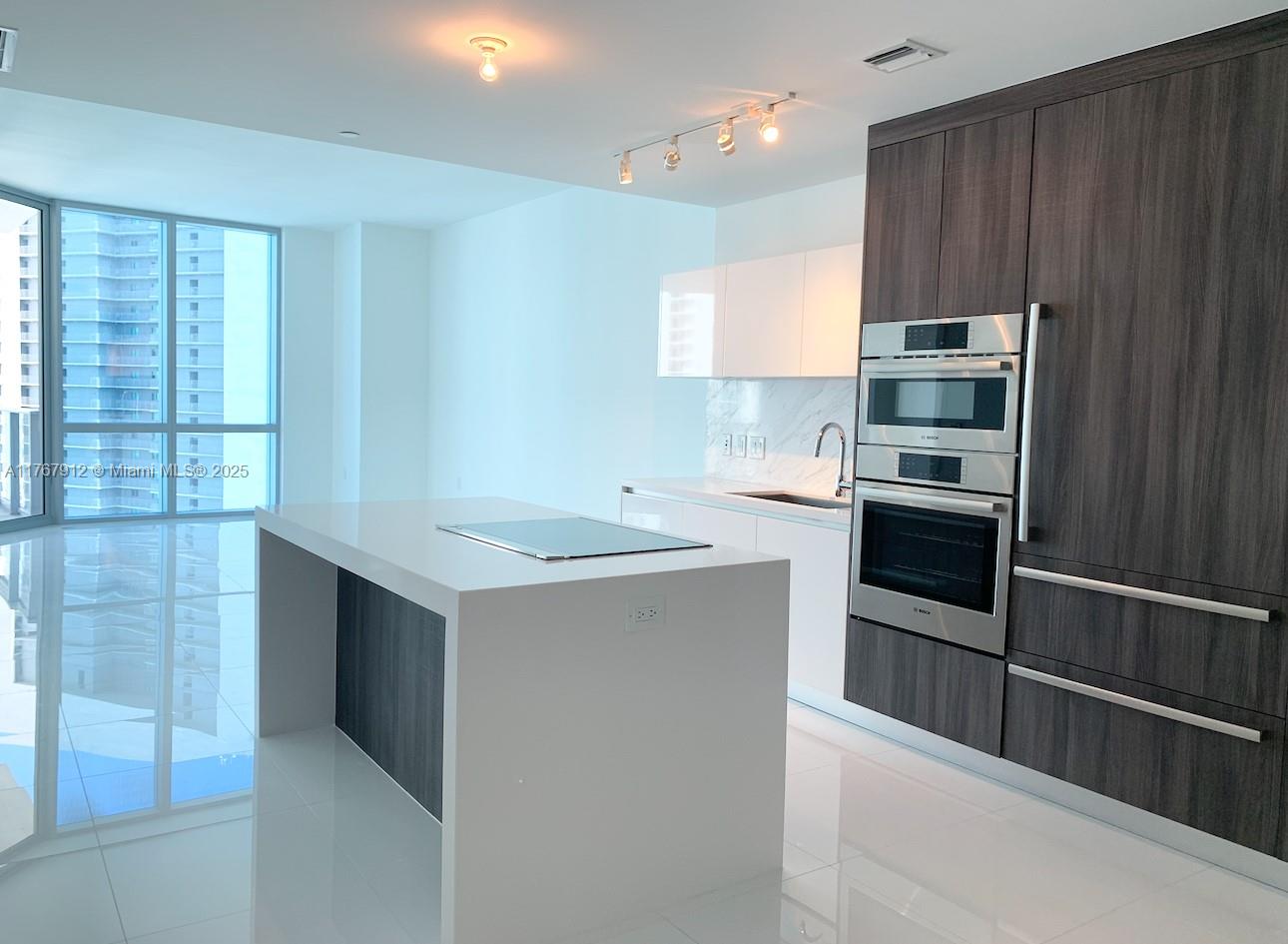 PARAMOUNT MIAMI WORLDCENT - Residential