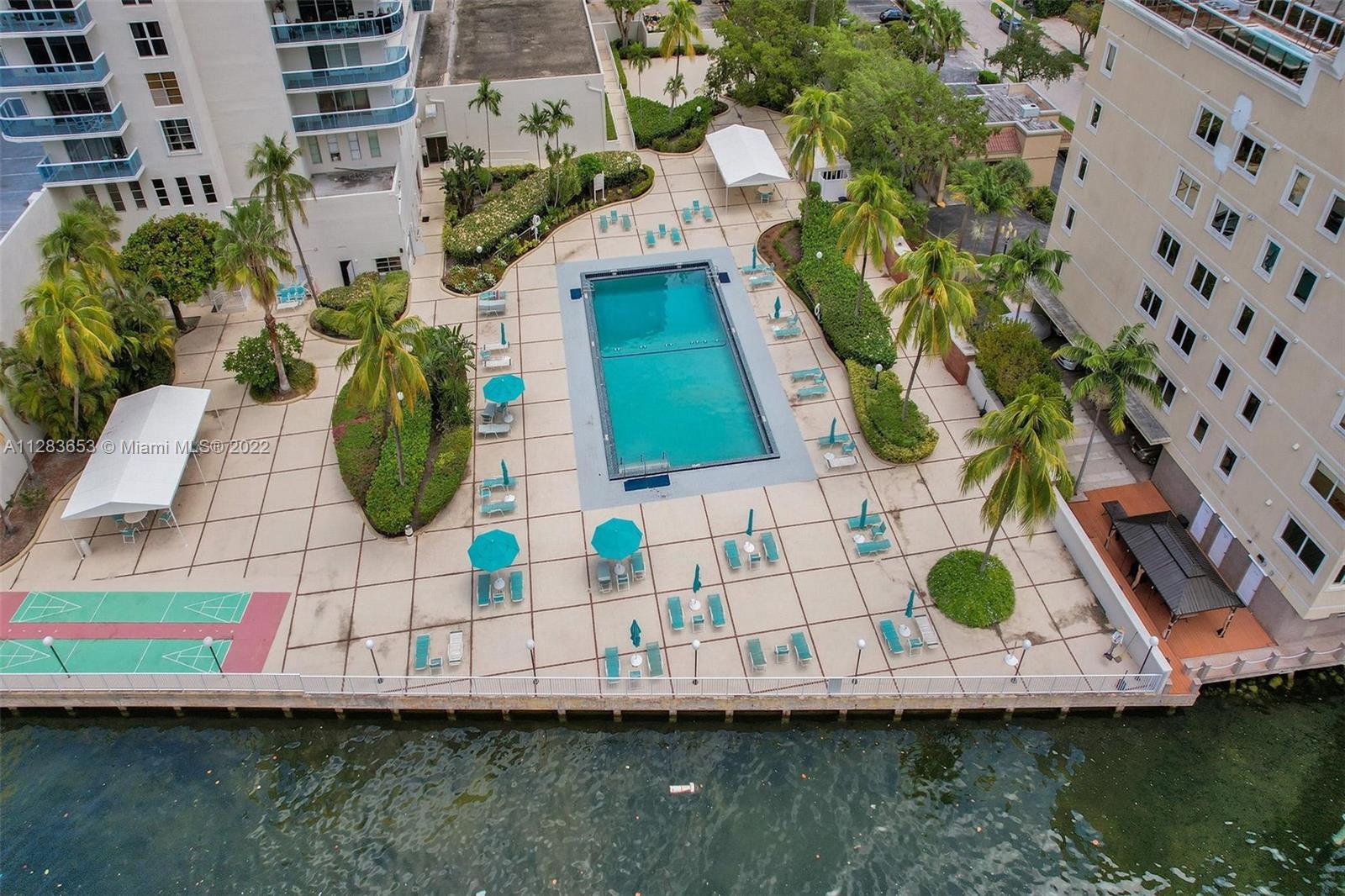 HALLMARK OF HOLLYWOOD CON - Residential