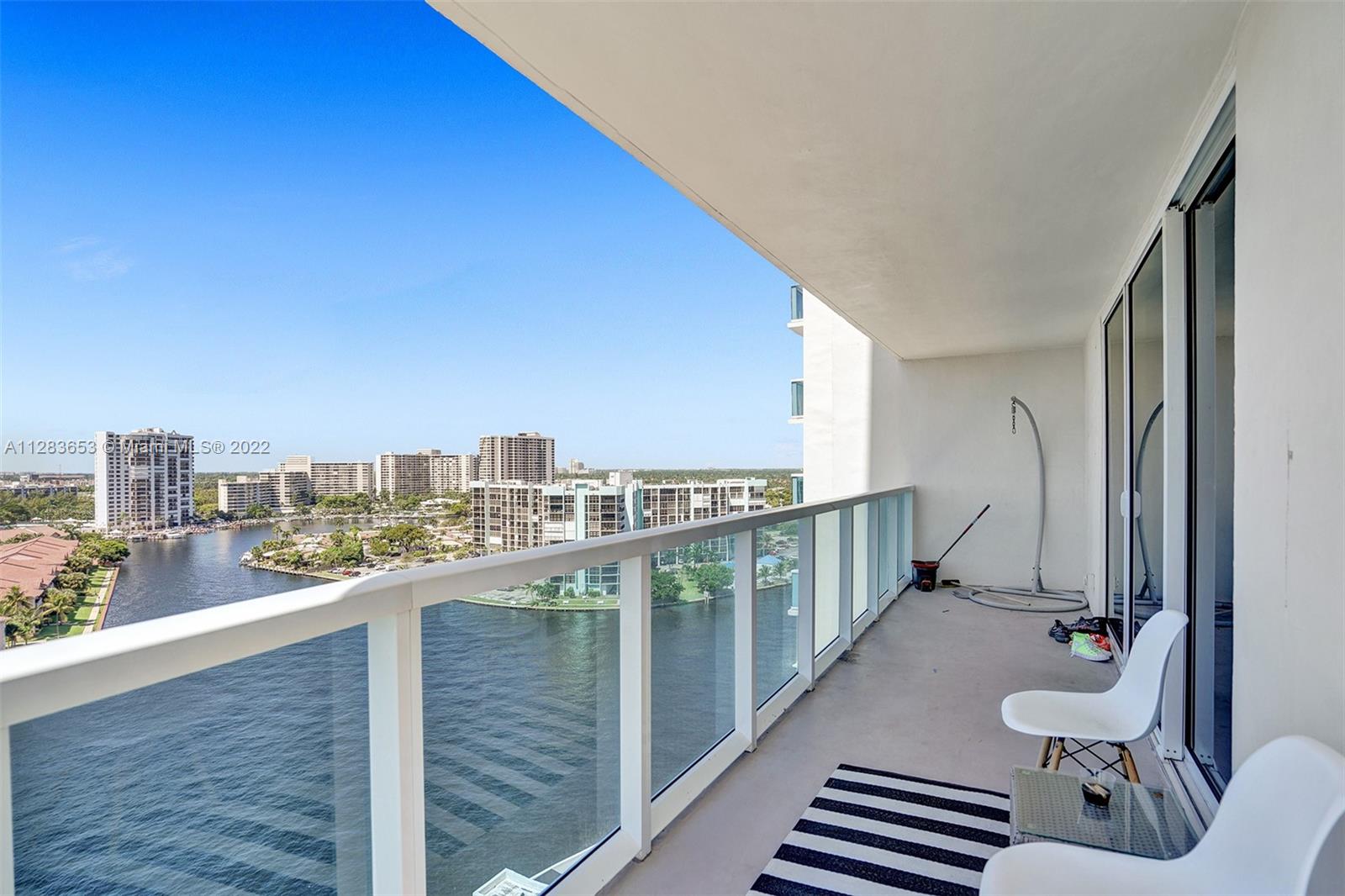 HALLMARK OF HOLLYWOOD CON - Residential