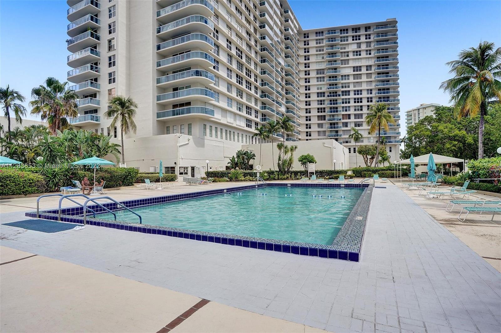 HALLMARK OF HOLLYWOOD CON - Residential