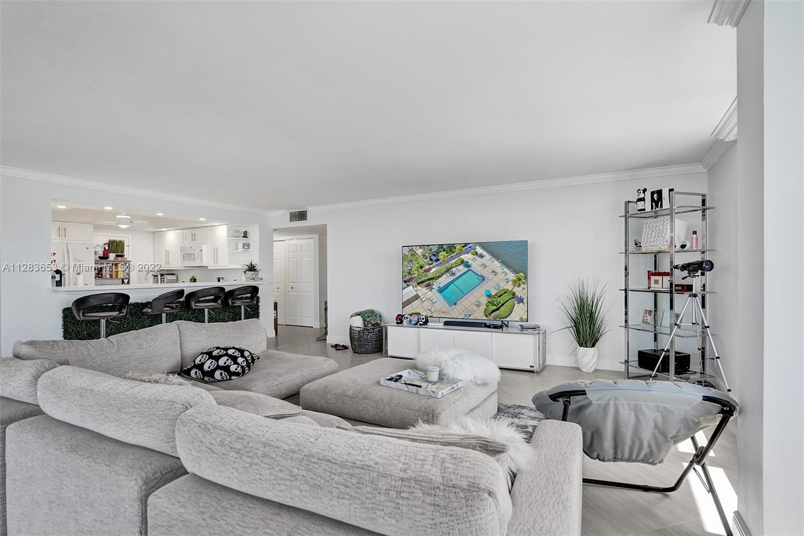 HALLMARK OF HOLLYWOOD CON - Residential