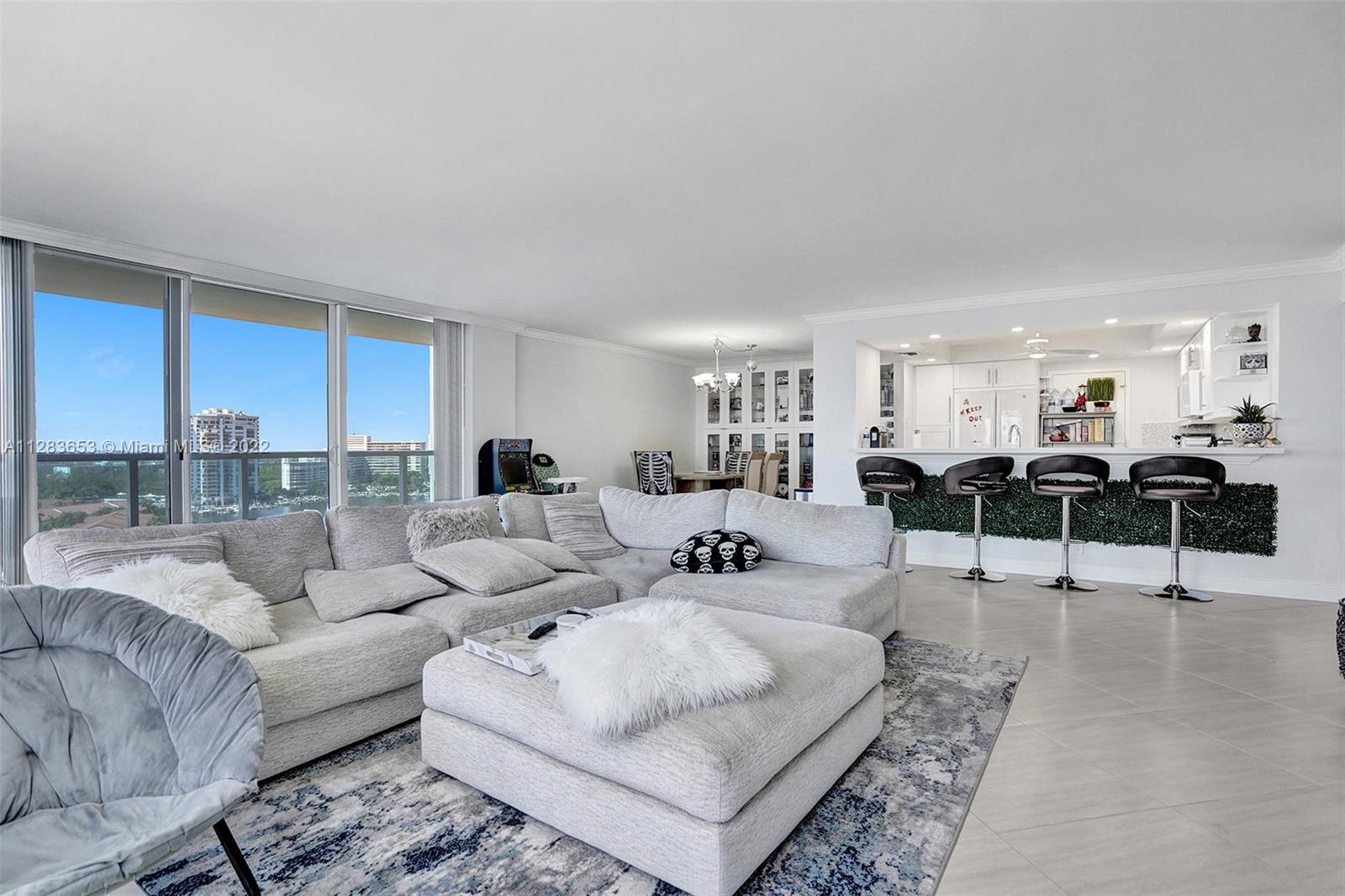 HALLMARK OF HOLLYWOOD CON - Residential