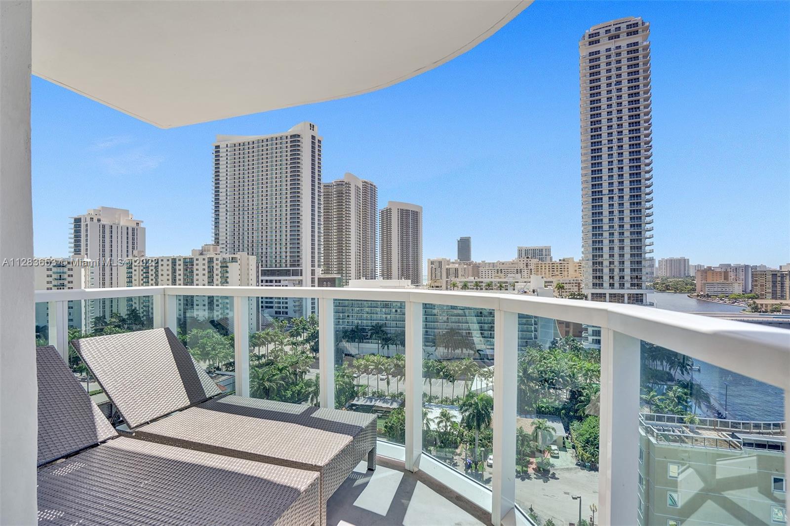 HALLMARK OF HOLLYWOOD CON - Residential