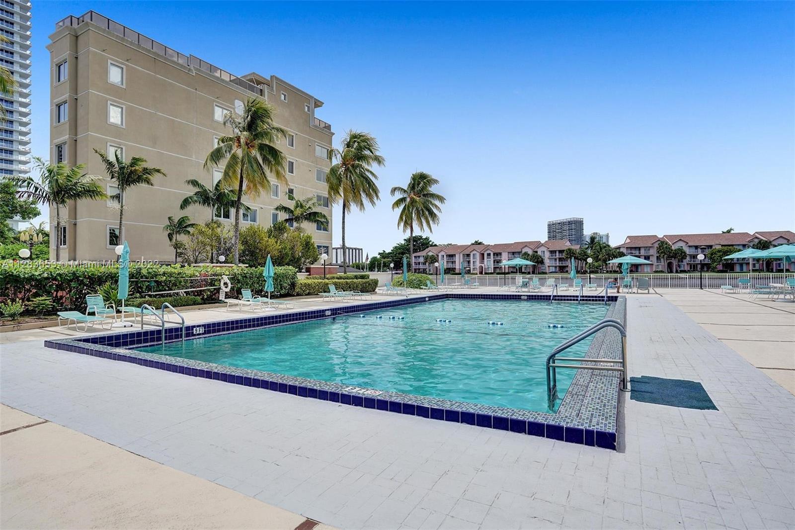 HALLMARK OF HOLLYWOOD CON - Residential