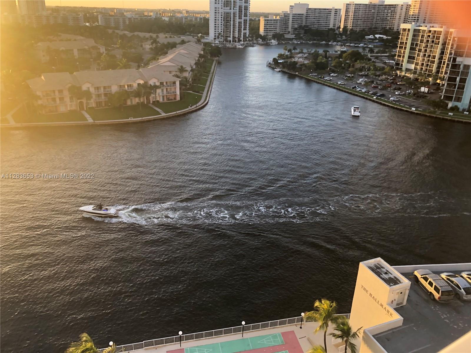 HALLMARK OF HOLLYWOOD CON - Residential