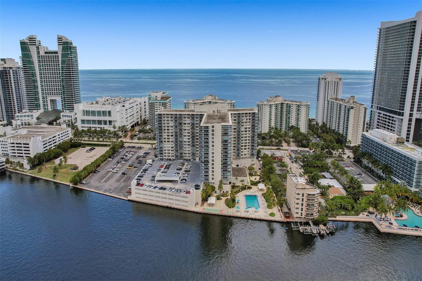 HALLMARK OF HOLLYWOOD CON - Residential