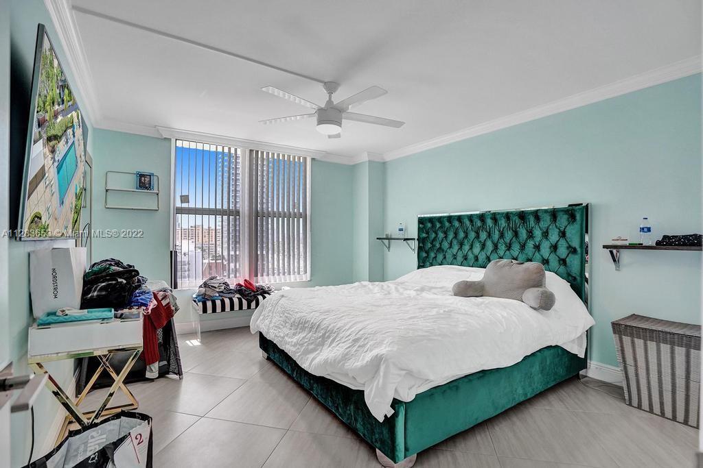 HALLMARK OF HOLLYWOOD CON - Residential