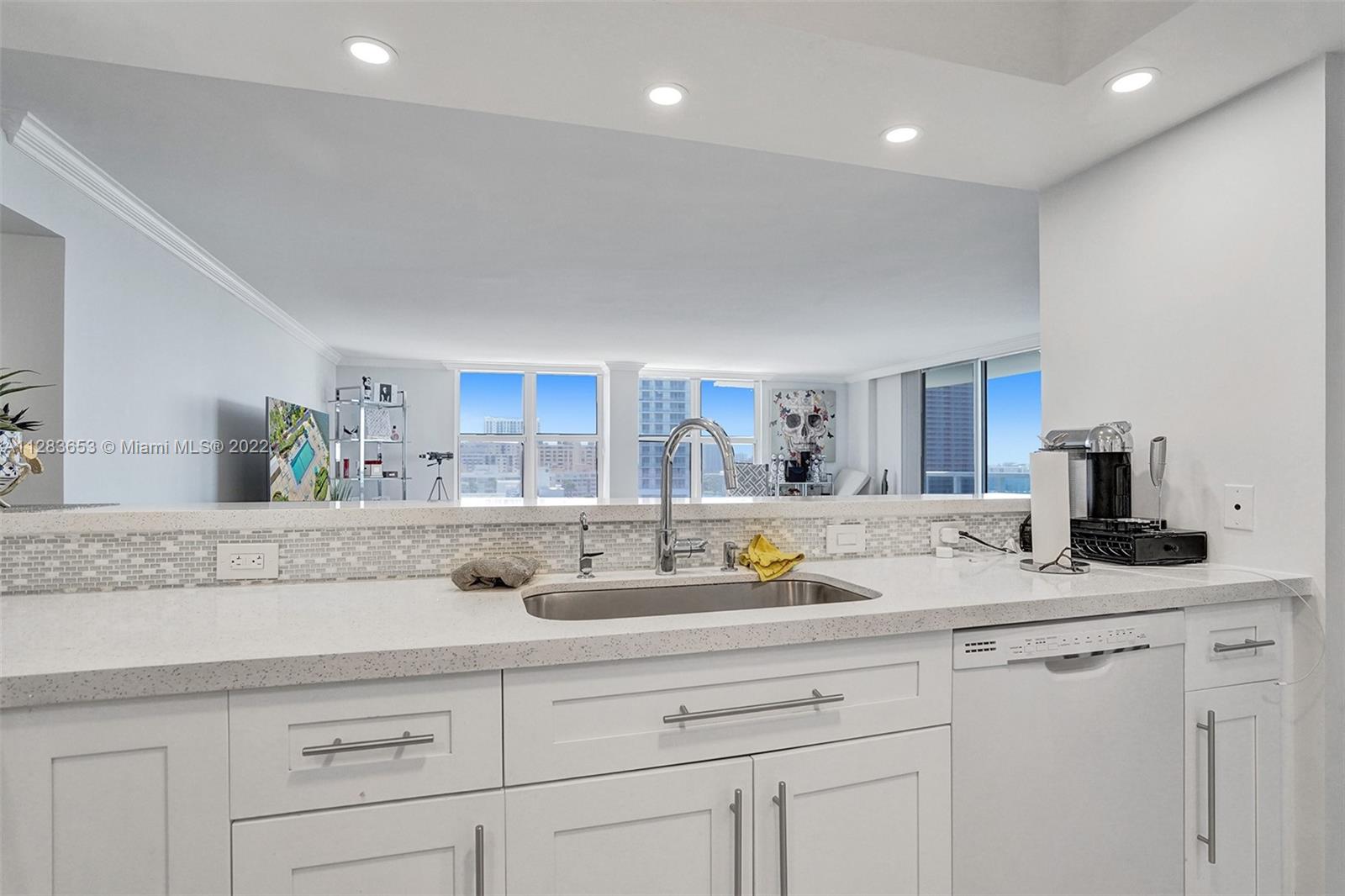 HALLMARK OF HOLLYWOOD CON - Residential