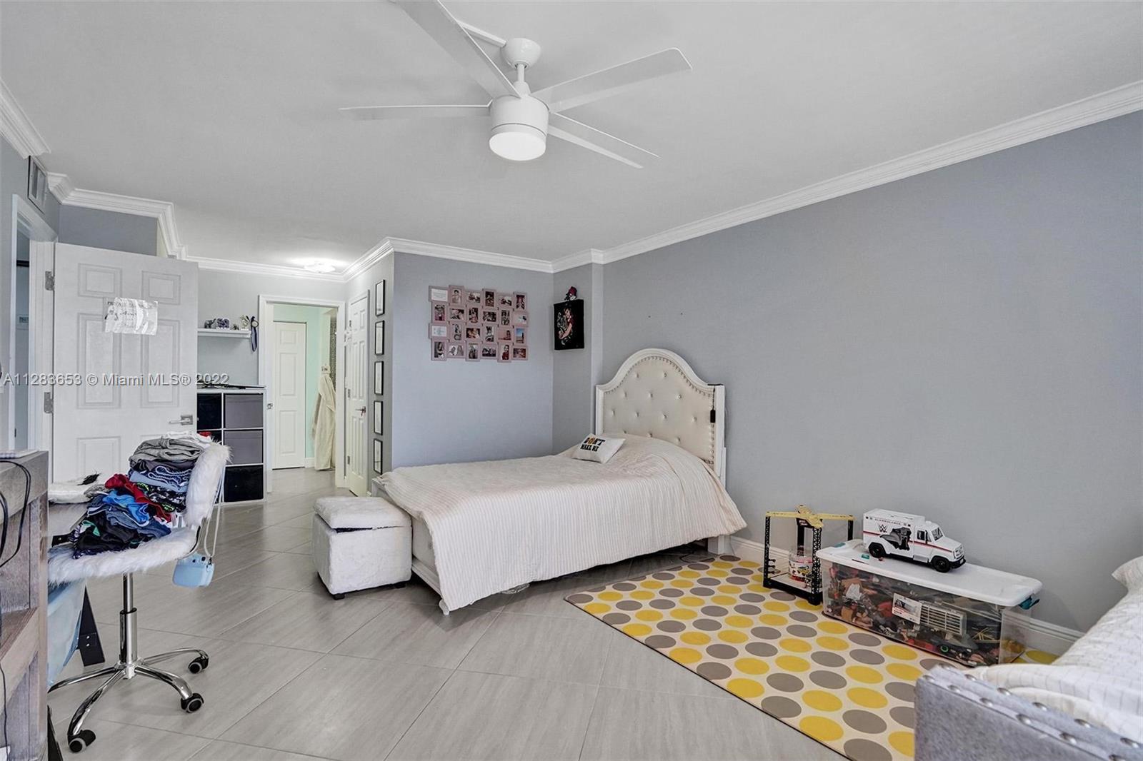 HALLMARK OF HOLLYWOOD CON - Residential