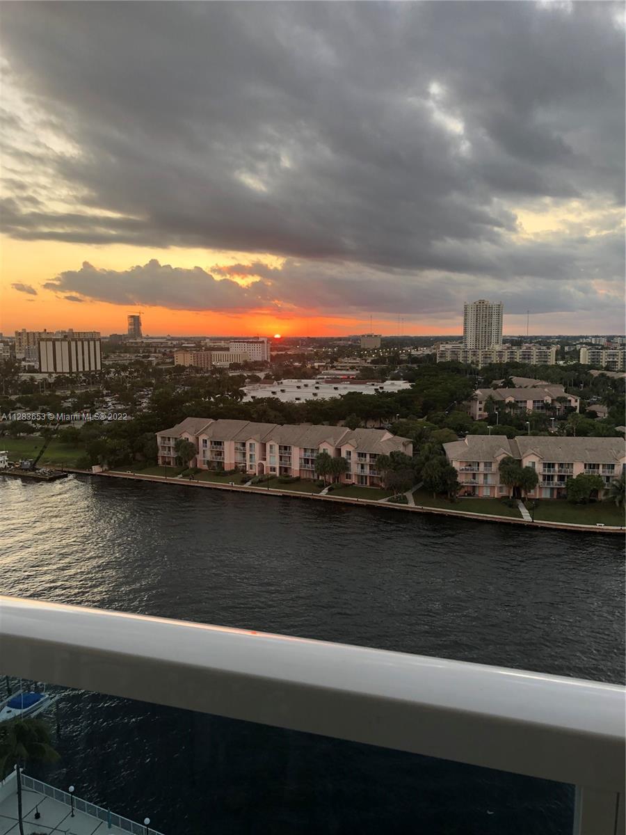 HALLMARK OF HOLLYWOOD CON - Residential