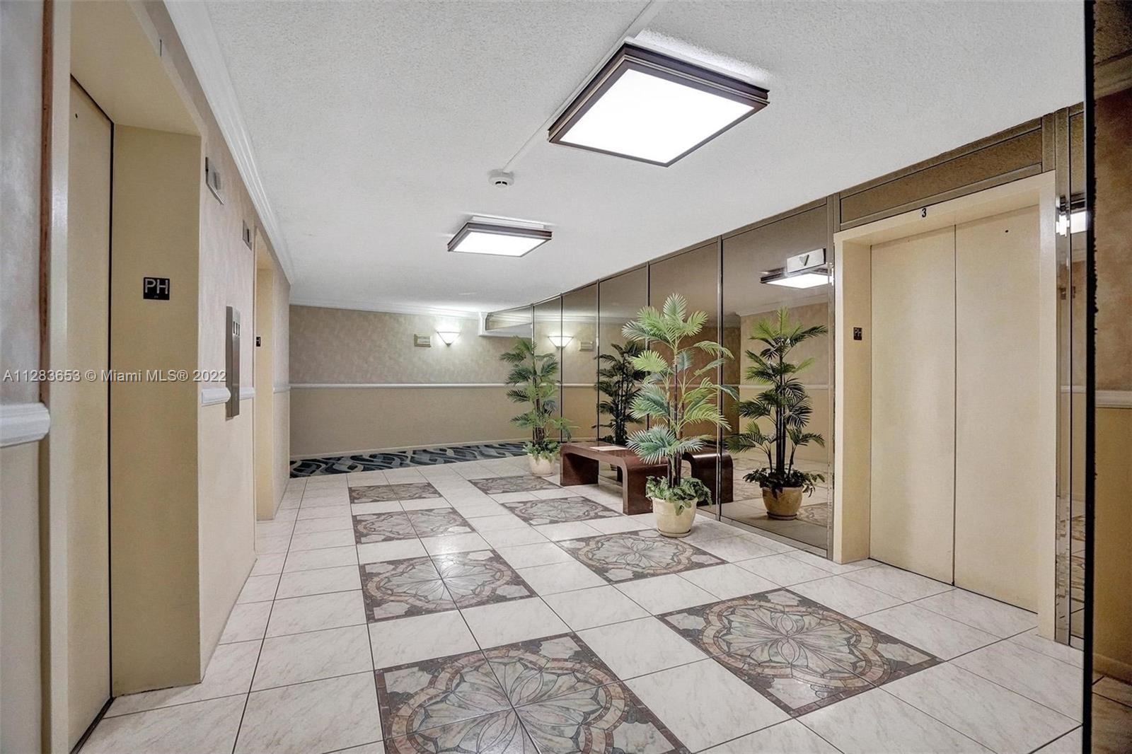 HALLMARK OF HOLLYWOOD CON - Residential