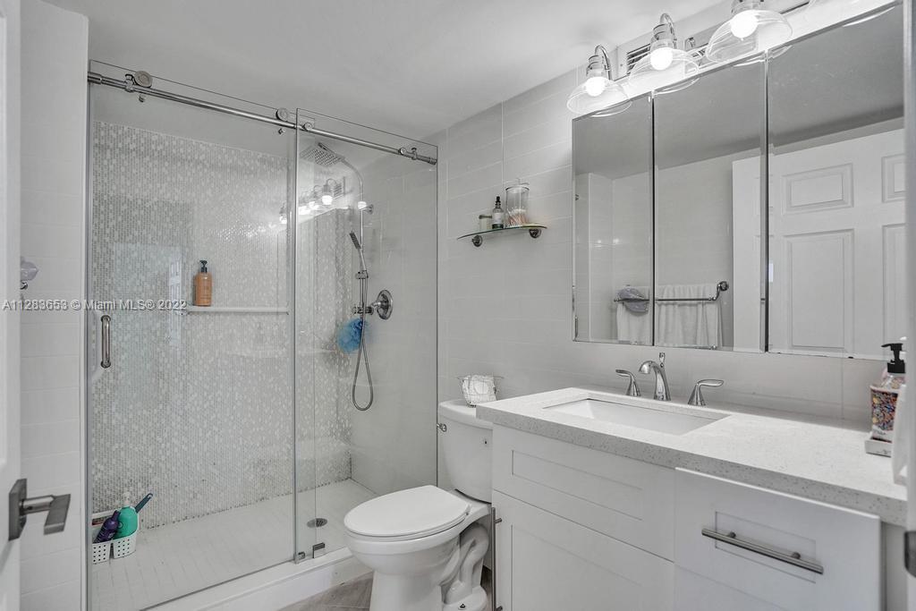 HALLMARK OF HOLLYWOOD CON - Residential