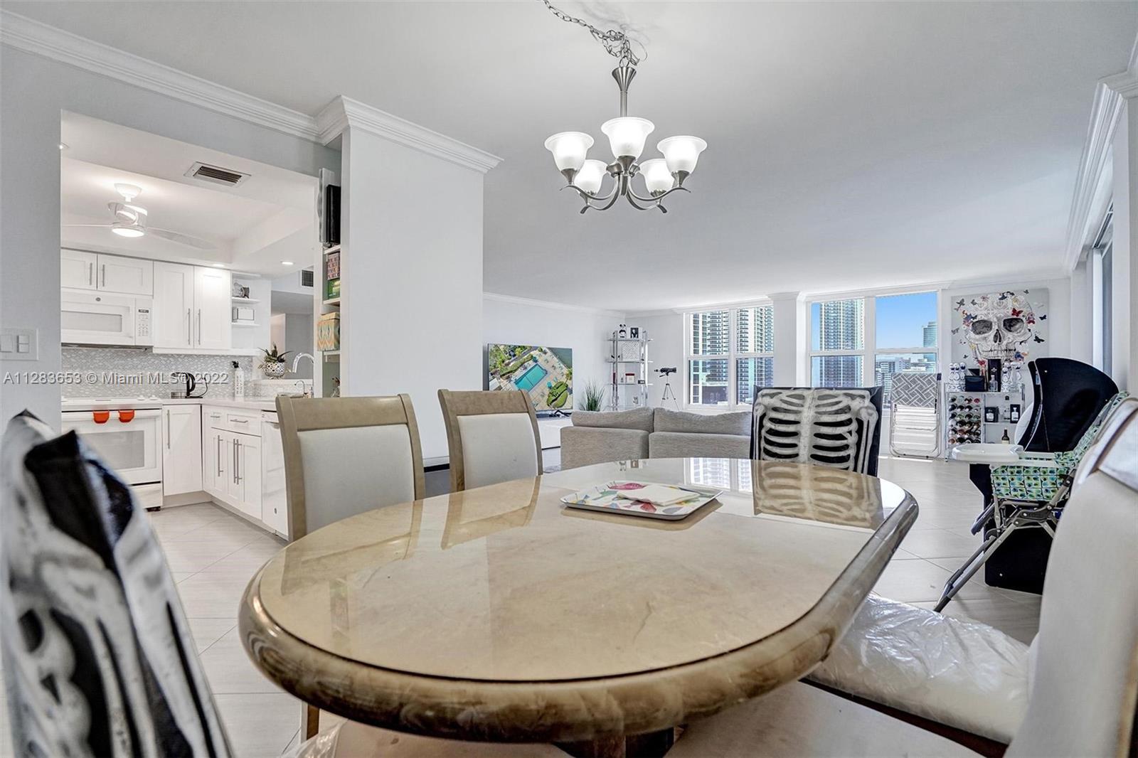 HALLMARK OF HOLLYWOOD CON - Residential