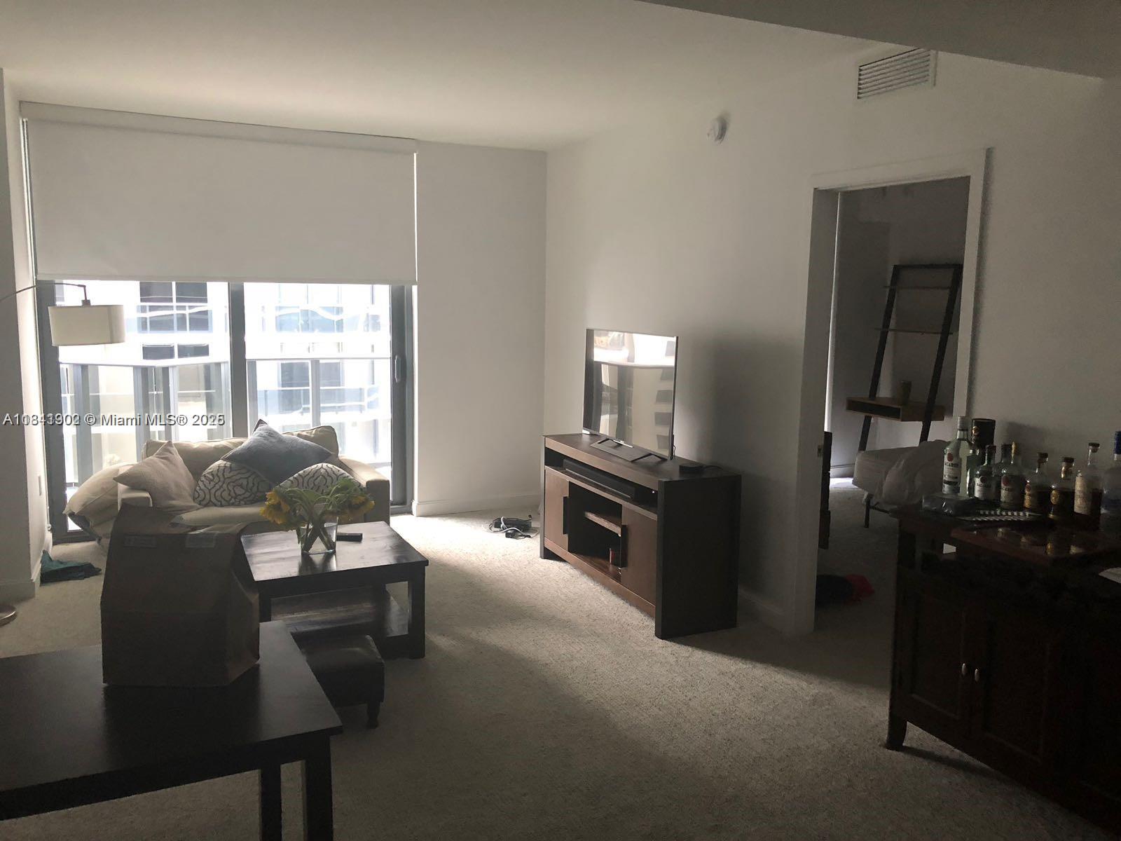 45 SW 9th St 2407