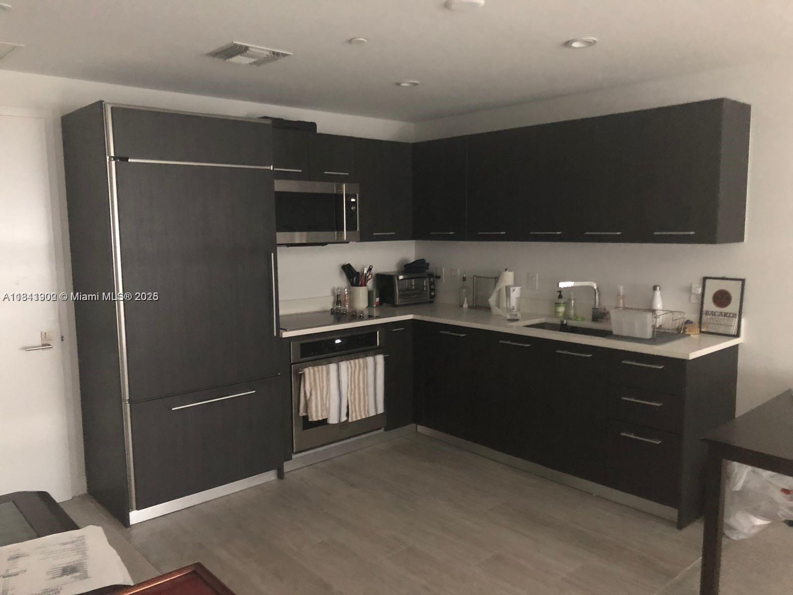 45 SW 9th St 2407