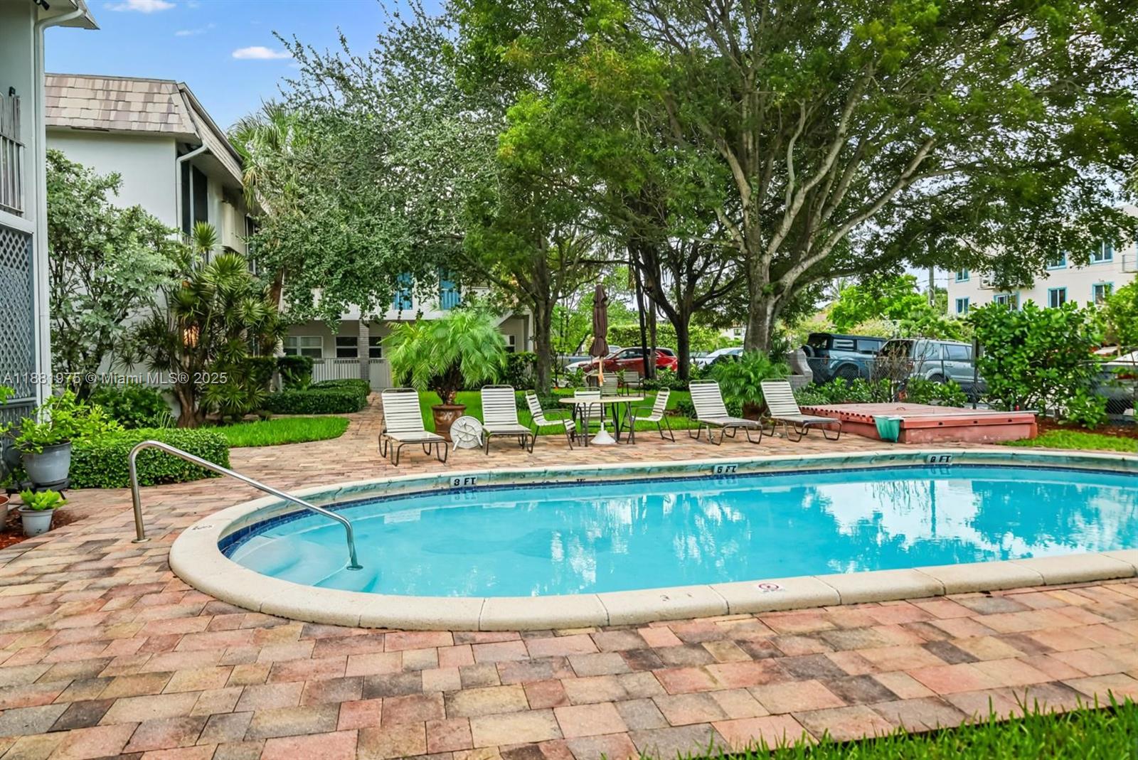 OAKLAND EAST MANORS CONDO - Residential