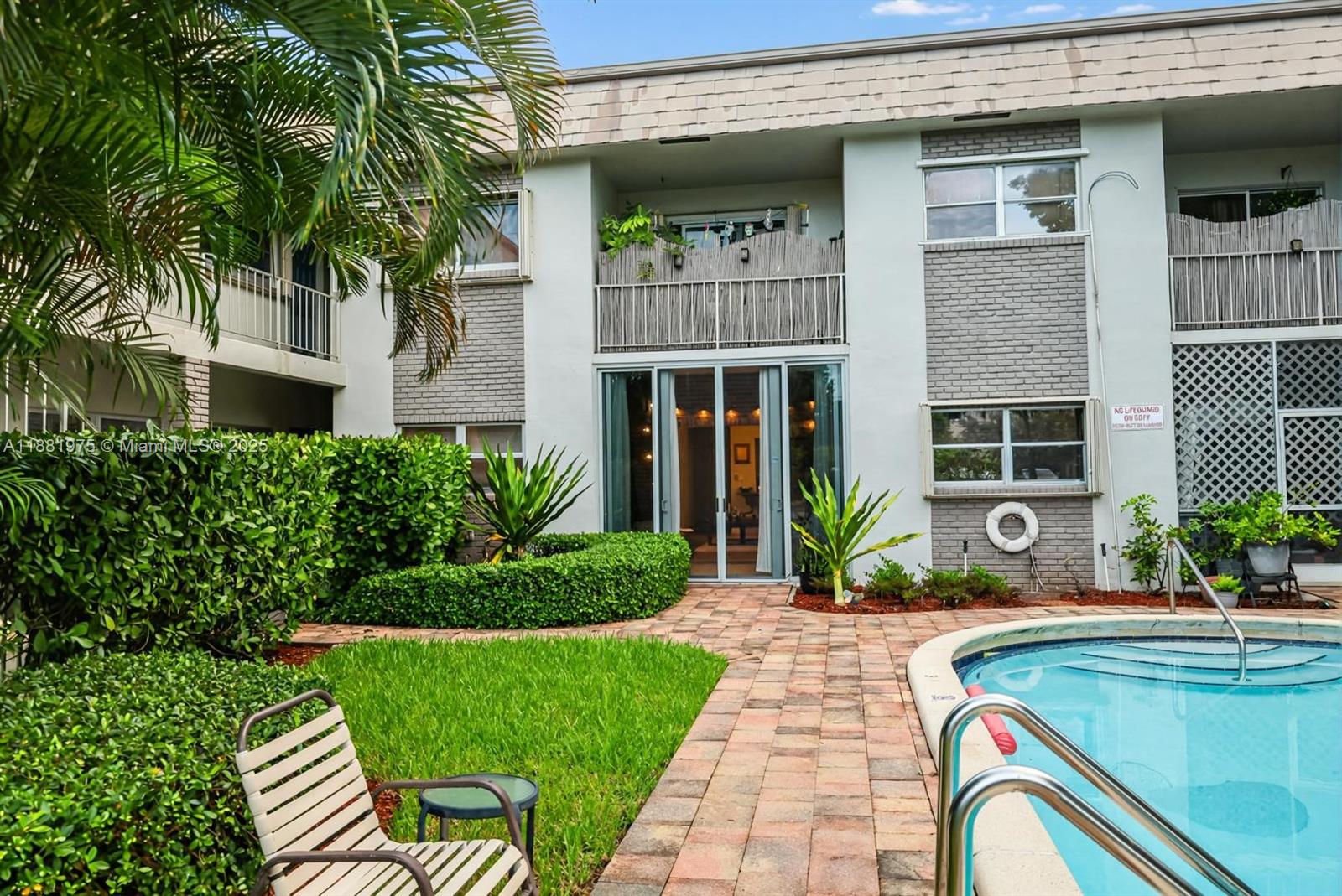 OAKLAND EAST MANORS CONDO - Residential