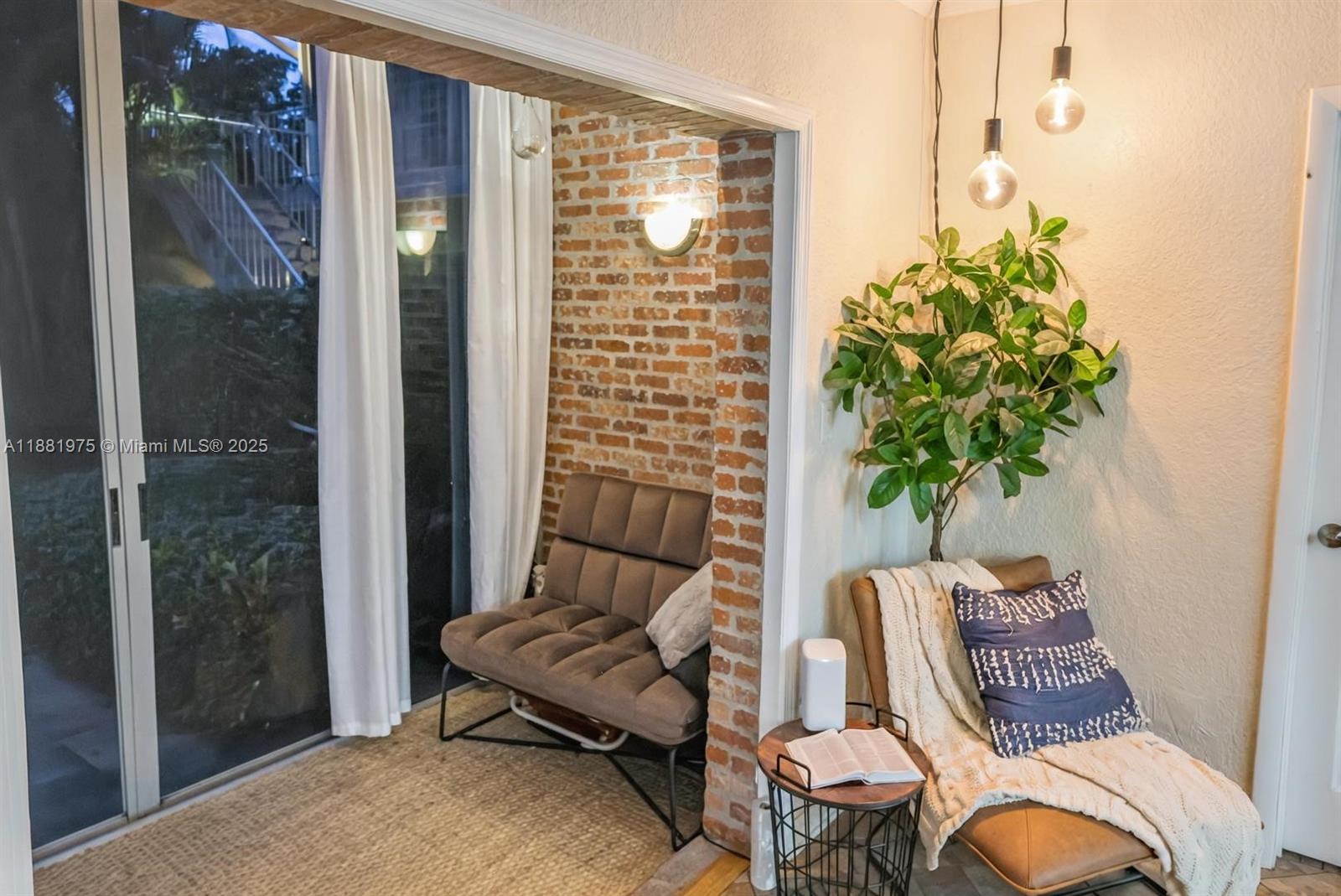 OAKLAND EAST MANORS CONDO - Residential