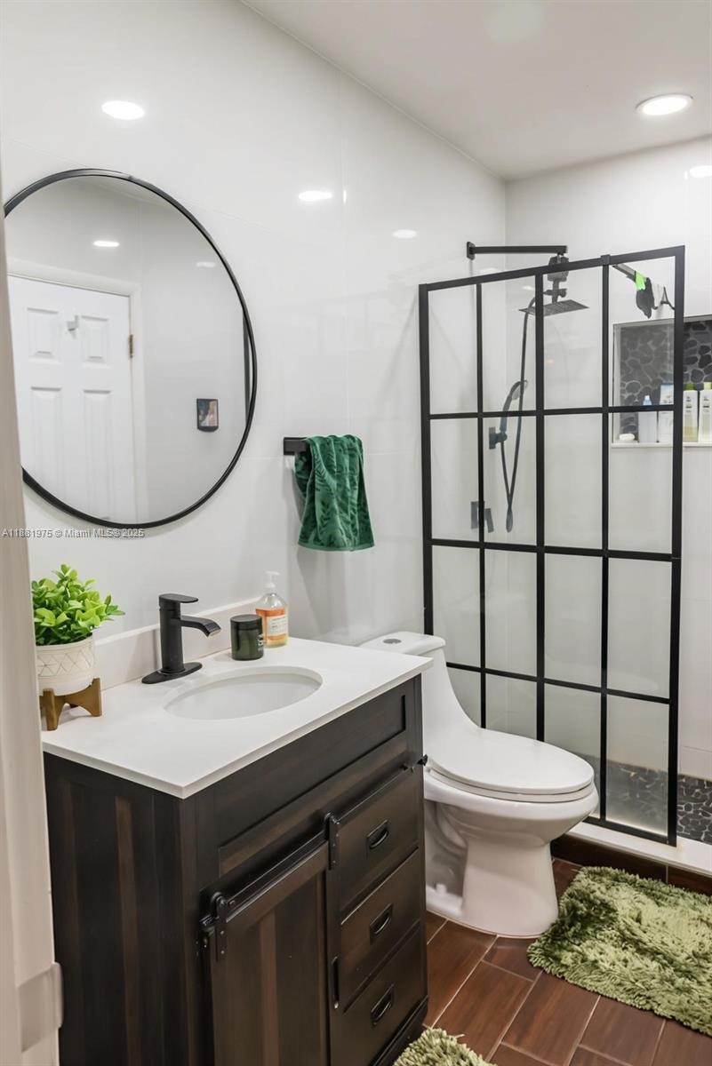 OAKLAND EAST MANORS CONDO - Residential