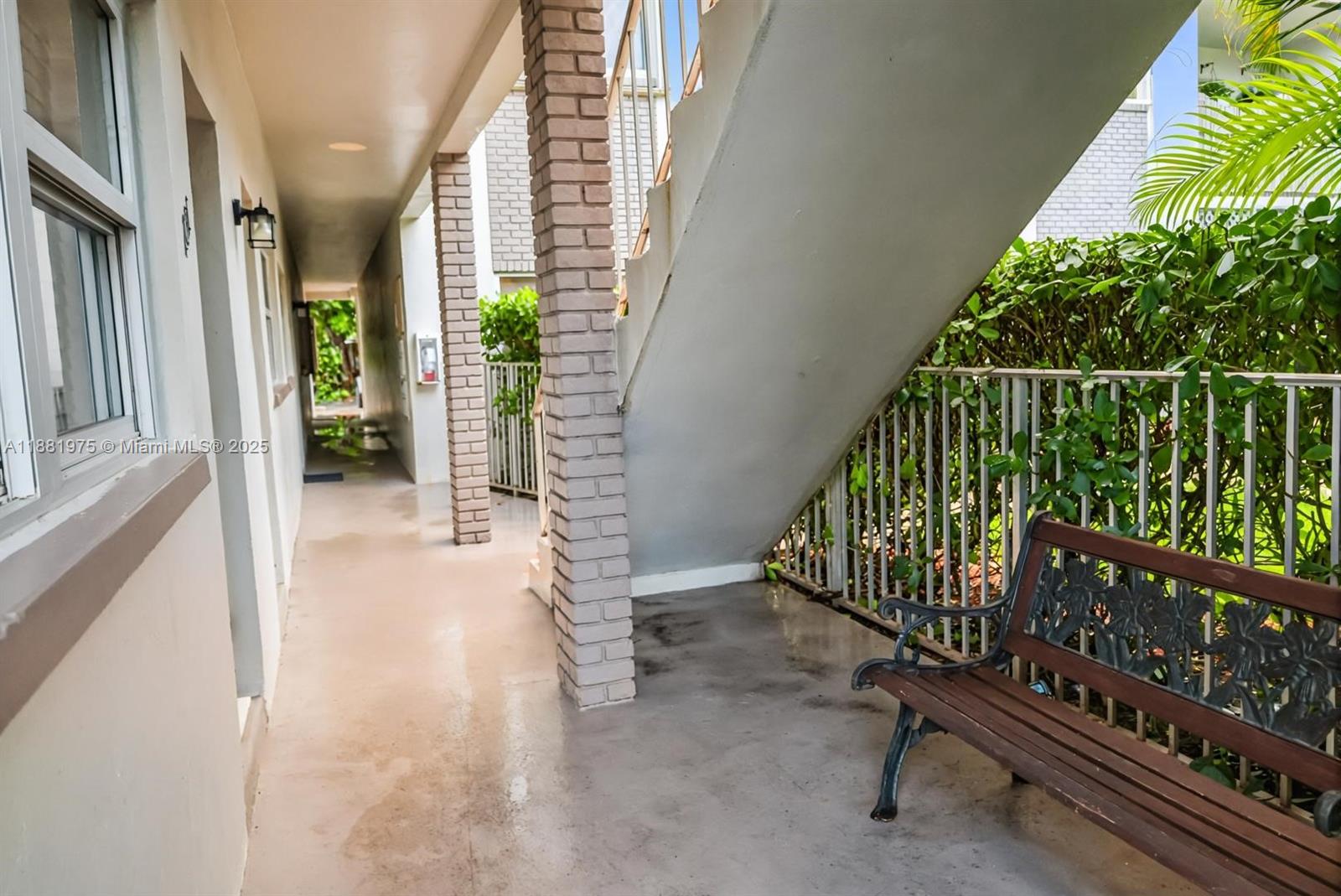 OAKLAND EAST MANORS CONDO - Residential